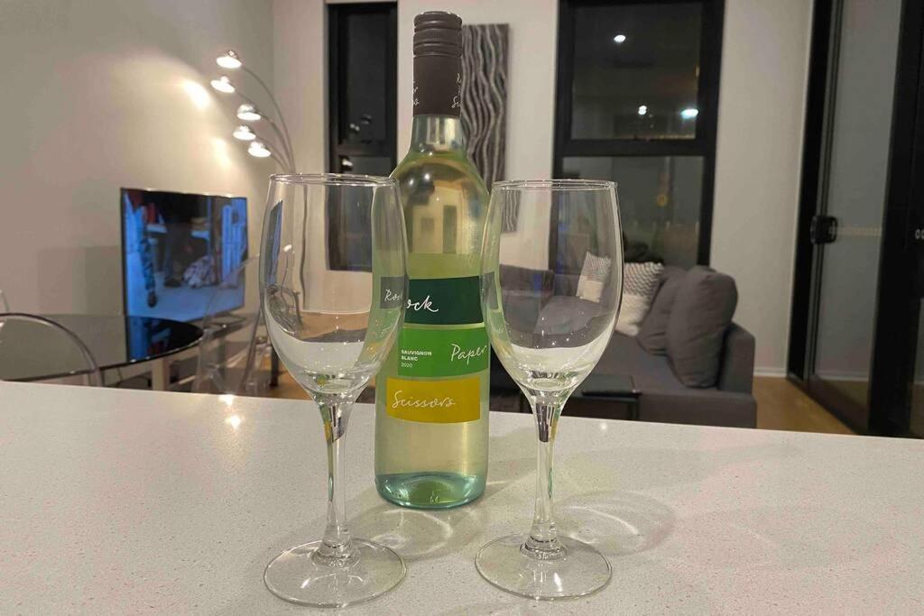 Luxe 2Br Executive Apartment Kingston Pool Parking Wifi Bbq Wine المظهر الخارجي الصورة
