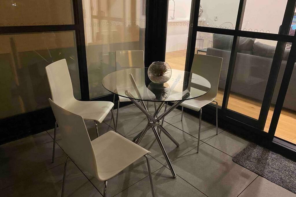 Luxe 2Br Executive Apartment Kingston Pool Parking Wifi Bbq Wine المظهر الخارجي الصورة