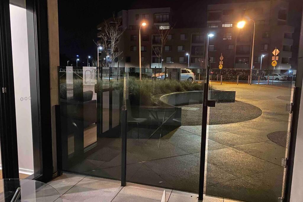 Luxe 2Br Executive Apartment Kingston Pool Parking Wifi Bbq Wine المظهر الخارجي الصورة