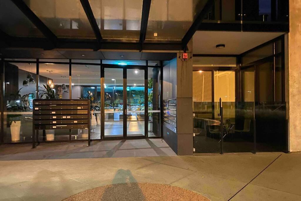 Luxe 2Br Executive Apartment Kingston Pool Parking Wifi Bbq Wine المظهر الخارجي الصورة