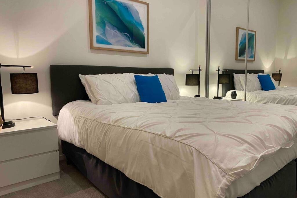 Luxe 2Br Executive Apartment Kingston Pool Parking Wifi Bbq Wine المظهر الخارجي الصورة